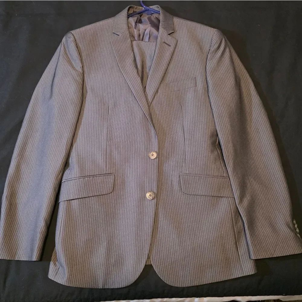 Kenneth Cole Gray Striped Suit Mens 38S